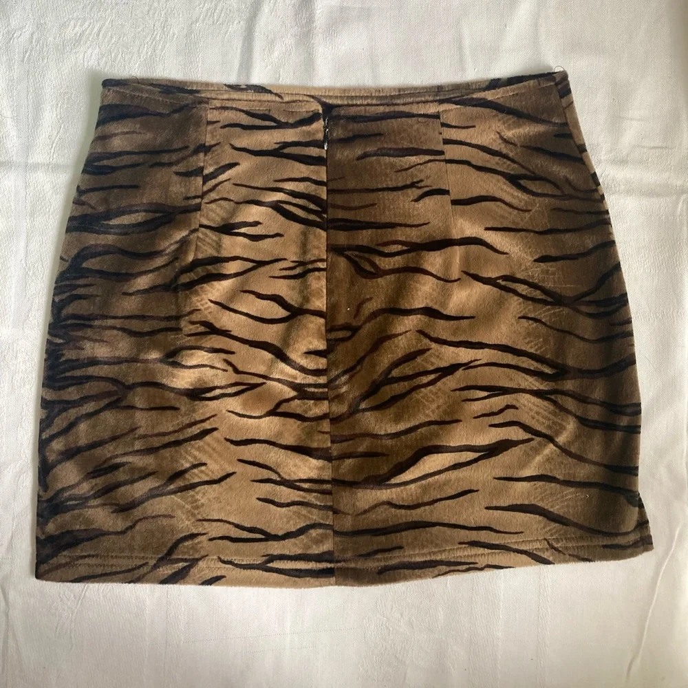 Vintage fuzzy faux tiger fur miniskirt : 90s : animal print - Picture 3 of 11
